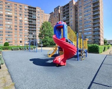 61-20 Grand Central Parkway - Photo Thumbnail 25