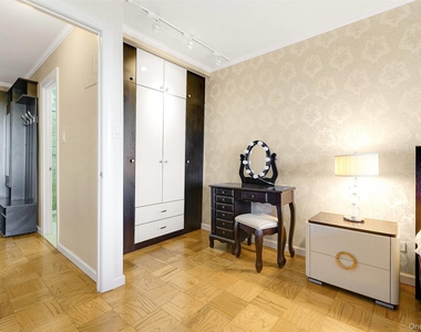 61-20 Grand Central Parkway - Photo Thumbnail 19
