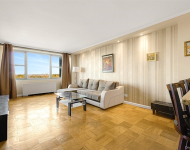 61-20 Grand Central Parkway - Photo Thumbnail 8