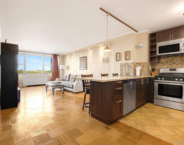 61-20 Grand Central Parkway - Photo Thumbnail 4