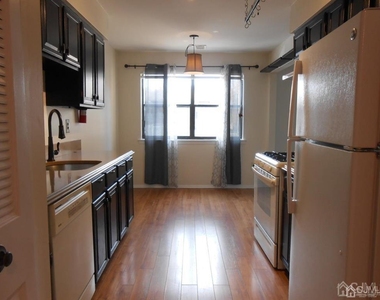 512 Sharon Garden Drive - Photo Thumbnail 3