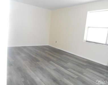 512 Sharon Garden Drive - Photo Thumbnail 11