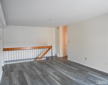 512 Sharon Garden Drive - Photo Thumbnail 8