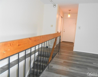 512 Sharon Garden Drive - Photo Thumbnail 15