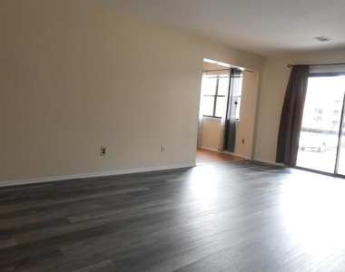 512 Sharon Garden Drive - Photo Thumbnail 14