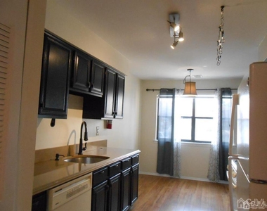 512 Sharon Garden Drive - Photo Thumbnail 4