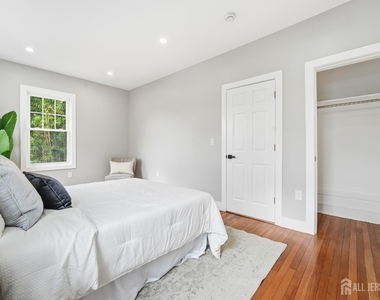 212 Montgomery Street - Photo Thumbnail 18
