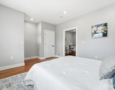 212 Montgomery Street - Photo Thumbnail 10