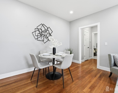 212 Montgomery Street - Photo Thumbnail 8