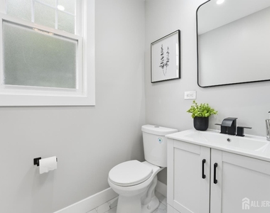 212 Montgomery Street - Photo Thumbnail 13