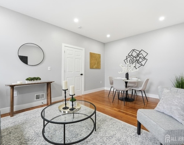 212 Montgomery Street - Photo Thumbnail 7