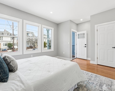 212 Montgomery Street - Photo Thumbnail 11