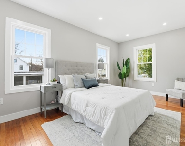 212 Montgomery Street - Photo Thumbnail 16