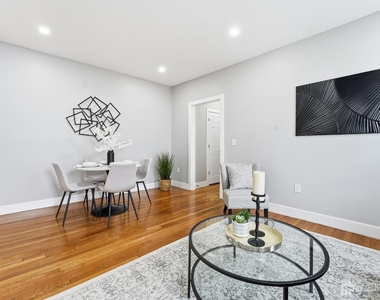212 Montgomery Street - Photo Thumbnail 9