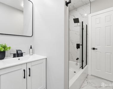 212 Montgomery Street - Photo Thumbnail 15