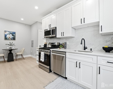 212 Montgomery Street - Photo Thumbnail 1