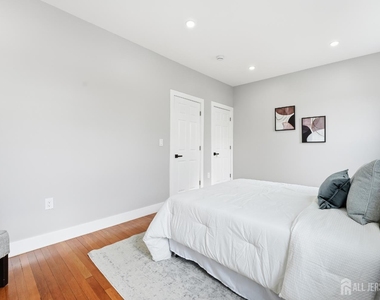 212 Montgomery Street - Photo Thumbnail 17
