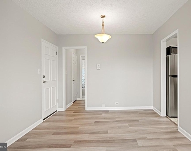 235 N George Mason Drive - Photo Thumbnail 9