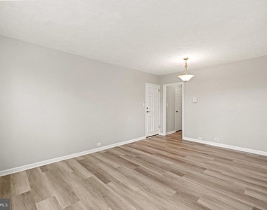 235 N George Mason Drive - Photo Thumbnail 13