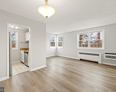 235 N George Mason Drive - Photo Thumbnail 3