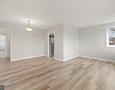 235 N George Mason Drive - Photo Thumbnail 4