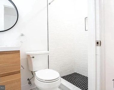 653 N Preston Street - Photo Thumbnail 3