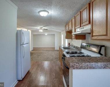 7 Dresser Avenue - Photo Thumbnail 6