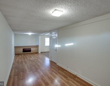 7 Dresser Avenue - Photo Thumbnail 3