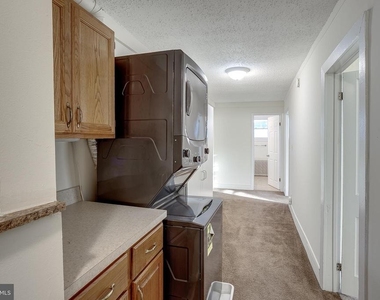 7 Dresser Avenue - Photo Thumbnail 8