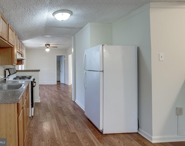 7 Dresser Avenue - Photo Thumbnail 7