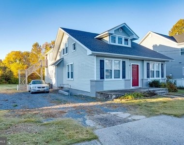 7 Dresser Avenue - Photo Thumbnail 1