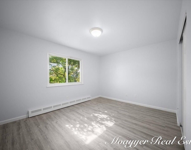 1051 Abbey Court - Photo Thumbnail 13