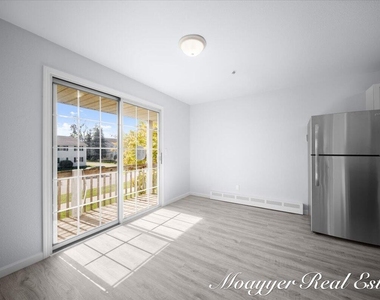 1051 Abbey Court - Photo Thumbnail 5