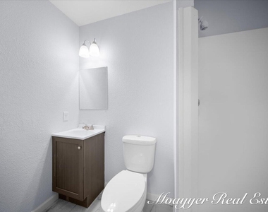 1051 Abbey Court - Photo Thumbnail 16