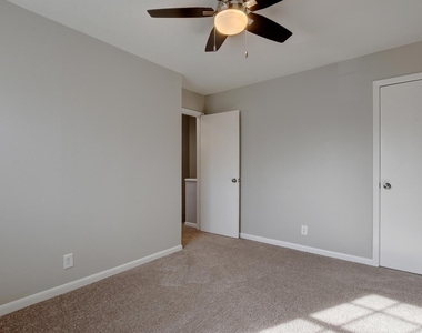 303 W 40th St - Photo Thumbnail 8