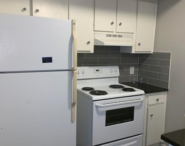 303 W 40th St - Photo Thumbnail 14