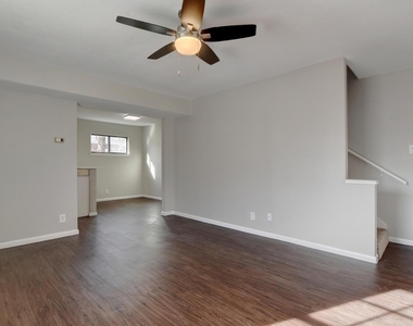 303 W 40th St - Photo Thumbnail 2