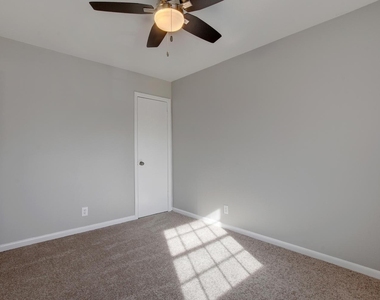 303 W 40th St - Photo Thumbnail 9
