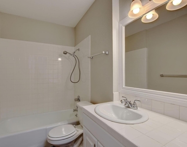 303 W 40th St - Photo Thumbnail 10