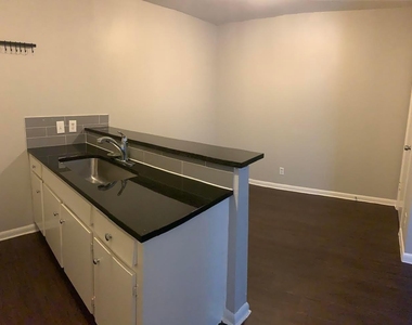 303 W 40th St - Photo Thumbnail 15