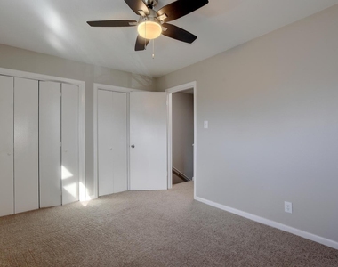 303 W 40th St - Photo Thumbnail 12