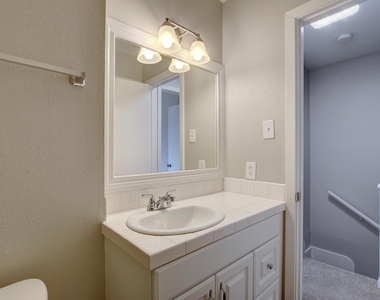 303 W 40th St - Photo Thumbnail 11