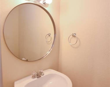5405 Avenue H - Photo Thumbnail 11