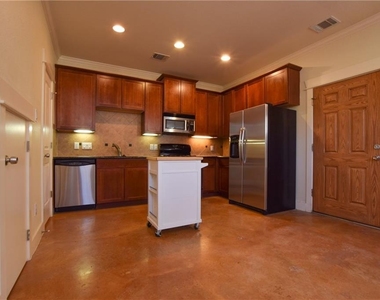 5405 Avenue H - Photo Thumbnail 1