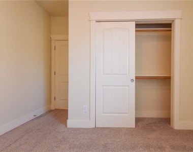5405 Avenue H - Photo Thumbnail 9