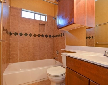 5405 Avenue H - Photo Thumbnail 10