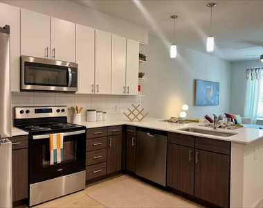 320 Goll St - Photo Thumbnail 10