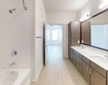 320 Goll St - Photo Thumbnail 7