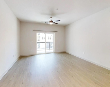 320 Goll St - Photo Thumbnail 12