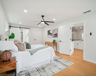 10219 W Rutland Vlg - Photo Thumbnail 12